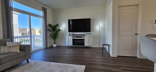 Building Photo - 2227 Glacier St