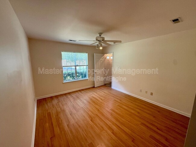 Building Photo - 327 St Thomas Dr