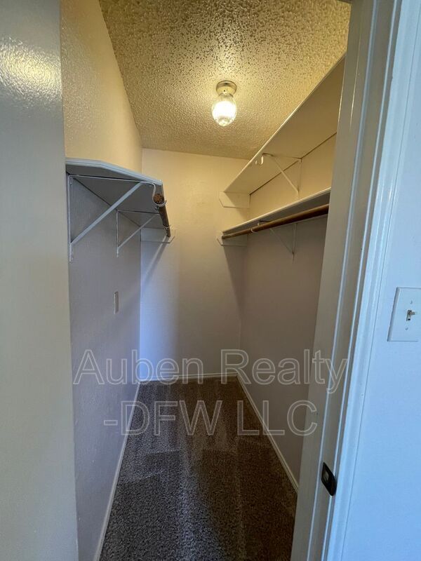 Building Photo - 5524 Lewis Ct