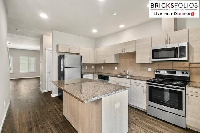 Building Photo - Exquisite Rental Home in Olympia, Close to JBLM & Hospitals!