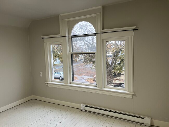 Building Photo - 1305 N Madison St