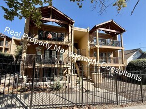 Building Photo - $500 off First Full Months Rent on 2 Bed 2 Bath In West Plaza