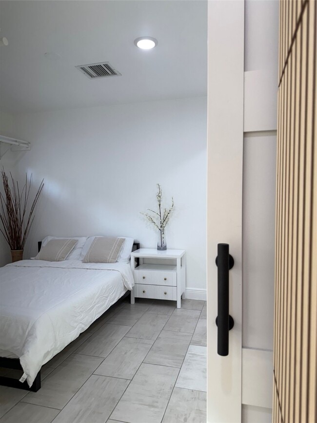 Building Photo - 828 Allston St