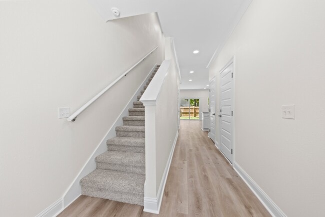 Building Photo - Bayou View