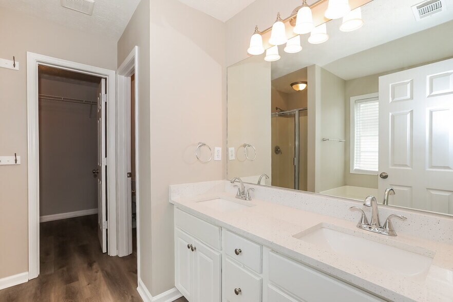 Building Photo - 725 Loblolly Ln