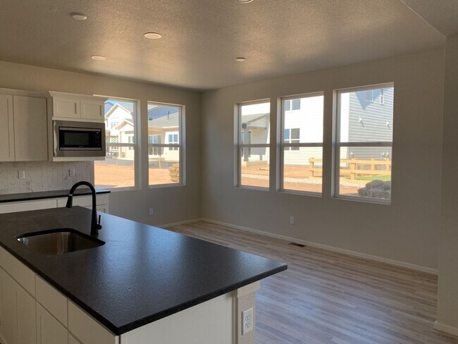 Building Photo - Exquisite 4 Bed 2.5 Bath Single Family Home with 3-car garage