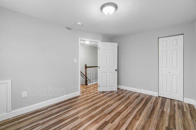 Building Photo - 2034 Kelmore Rd
