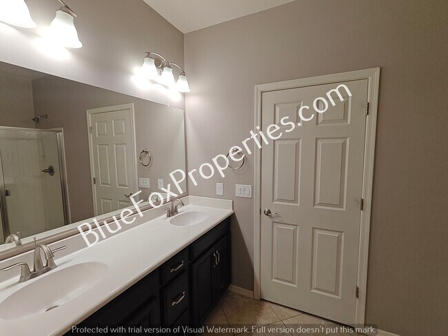 Building Photo - 12855 N Oak Creek Dr