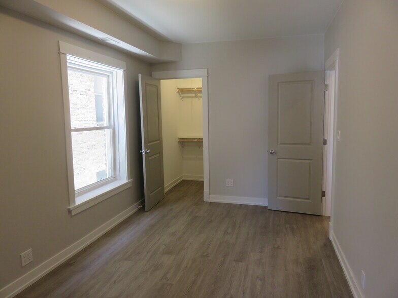 Building Photo - 1734 W Wallen Ave