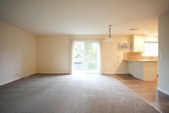 Building Photo - Laurel, 1130-1136 *