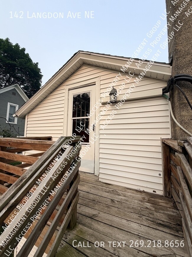 Building Photo - 142 Langdon Ave NE
