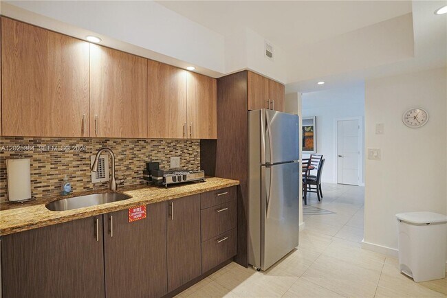 Building Photo - 4001 S Ocean Dr