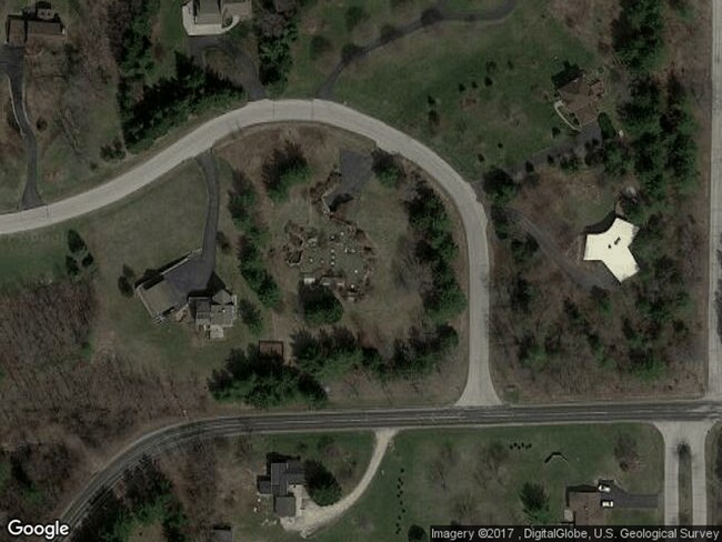 Building Photo - Large Underground House with indoor pool n...