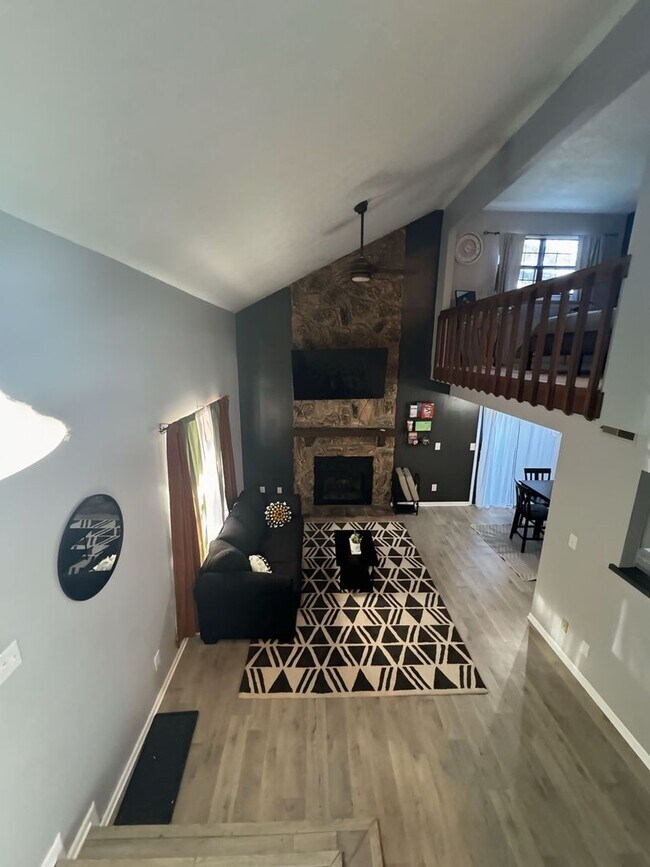Building Photo - Charming Fully Furnished 2BR Condo in Fairborn