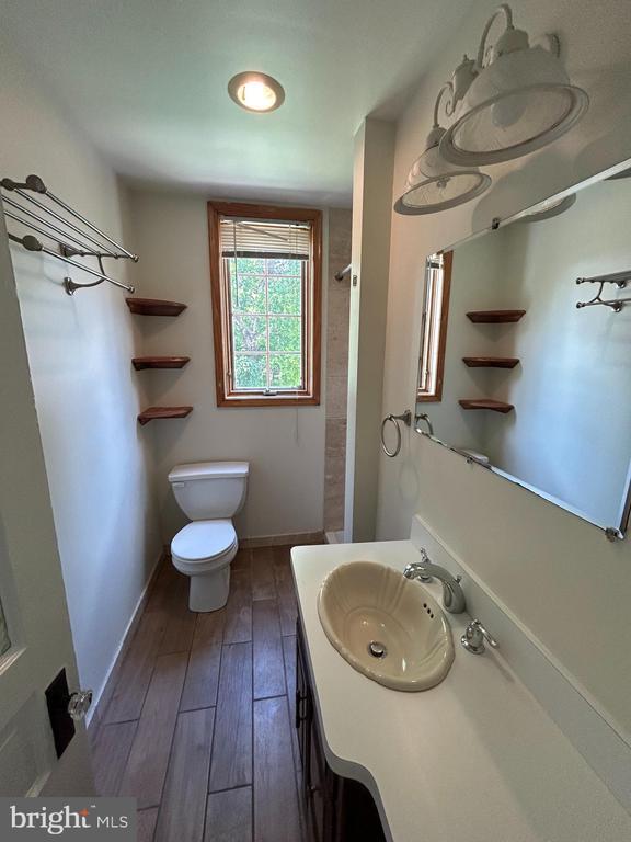 Building Photo - 209 Grayling Ave