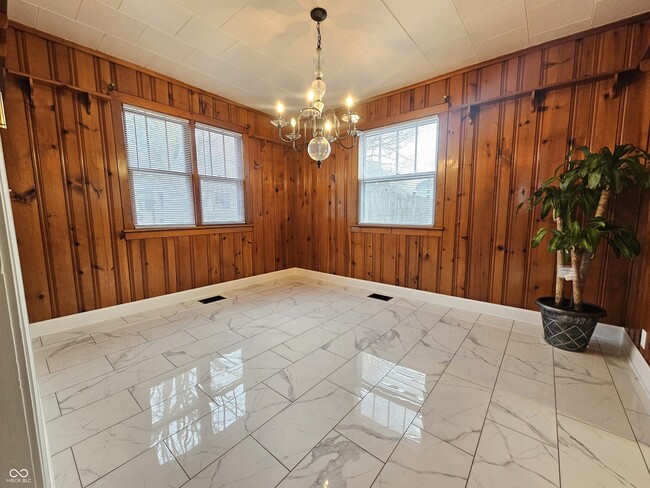 Building Photo - 335 W 4th St