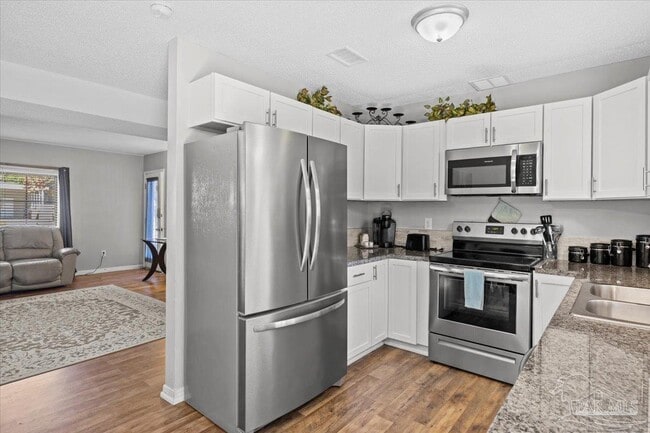 Building Photo - 3345 E Lloyd St