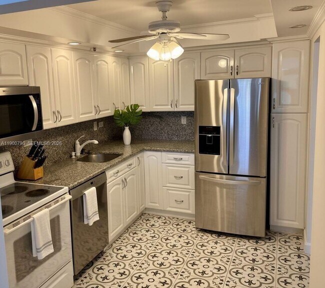 Building Photo - 20355 NE 34th Ct