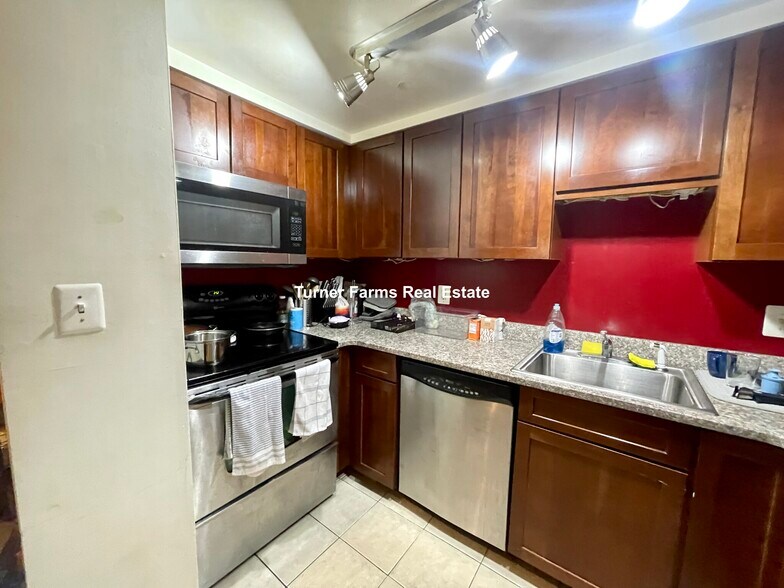 Building Photo - 28 Symphony Rd