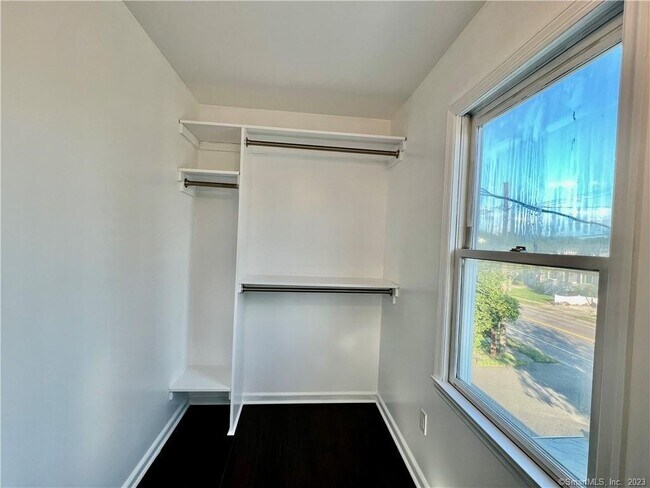 Building Photo - 826 Oldfield Road
