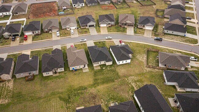 Building Photo - 821 Poplar Log Dr