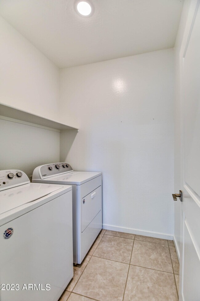 Building Photo - 37061 N Sidewinder Dr