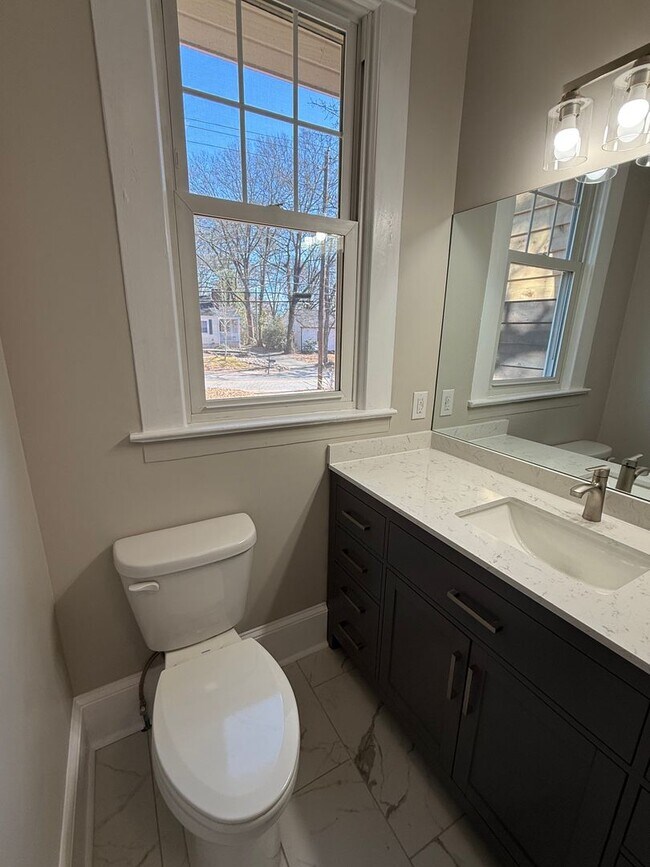 Building Photo - 4 Bedroom Fully Remodeled House Located in Five Points!