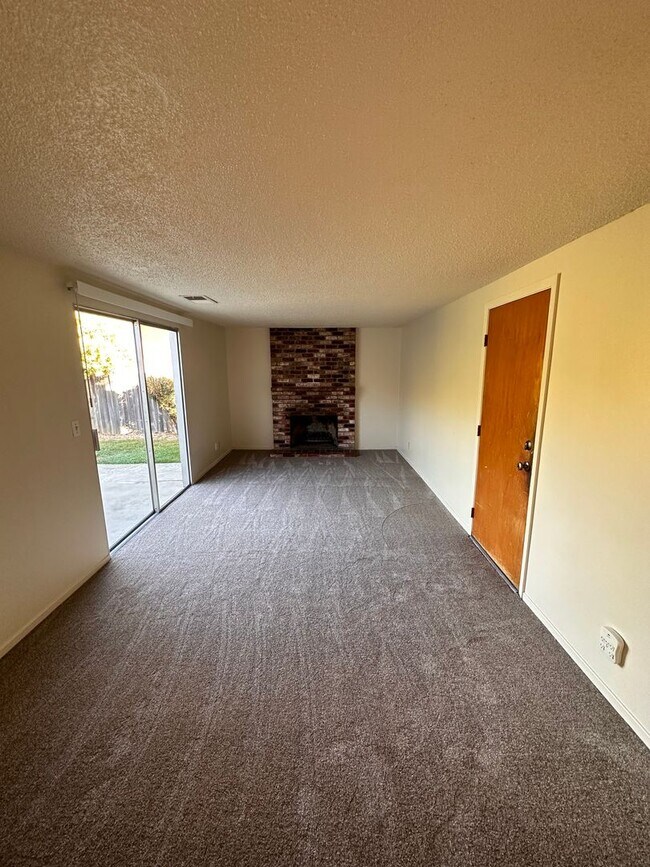 Building Photo - 2701 Blackburn Dr