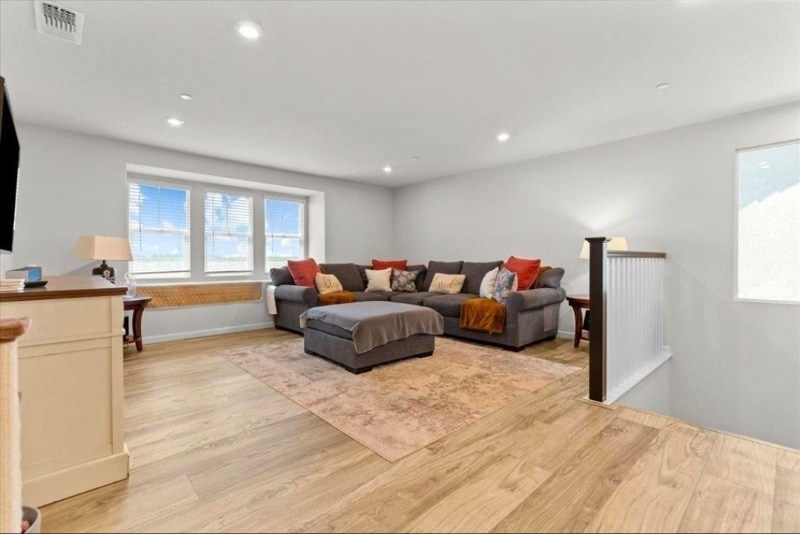 Building Photo - 2851 Ski Bch St