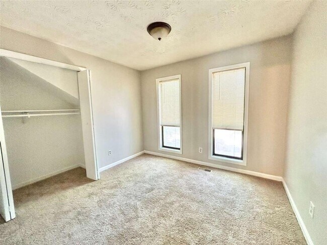 Building Photo - 5955 Sutton Pl