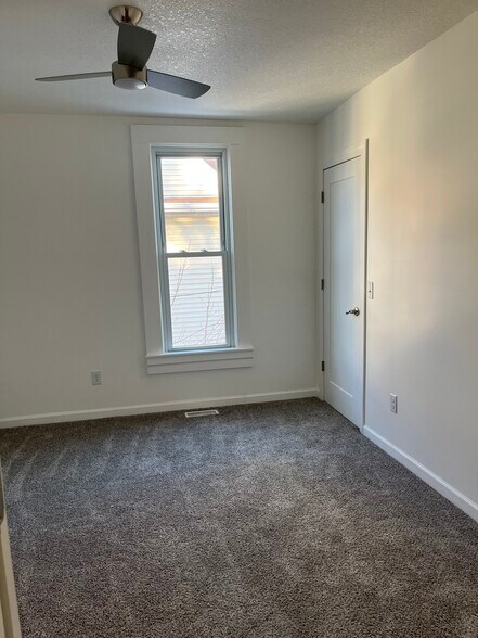 Building Photo - 3016 Harriet Ave