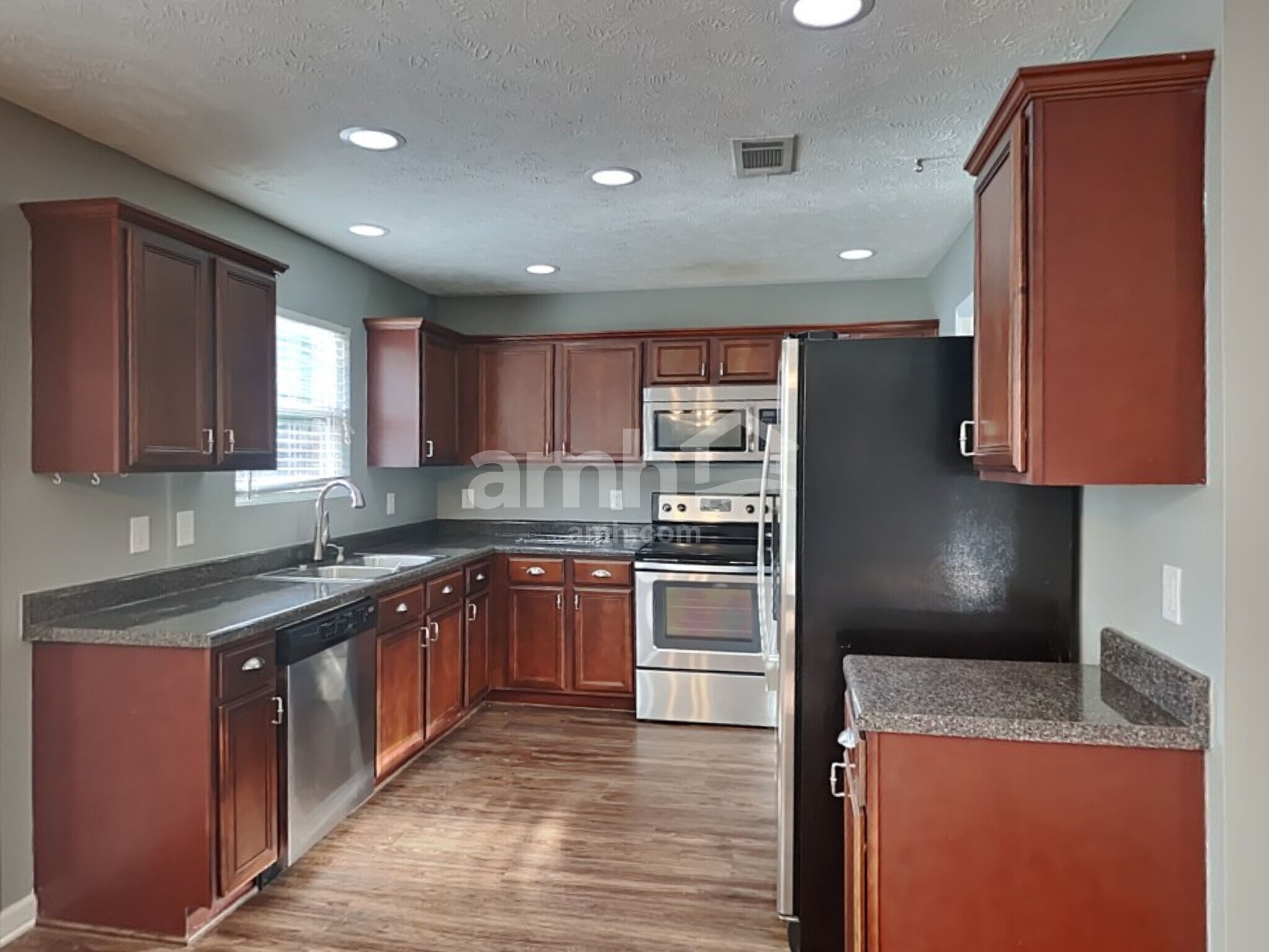 Building Photo - 1010 Harmony Ln