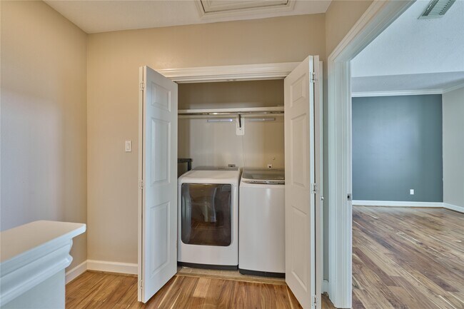 Building Photo - 2526 Bevis St