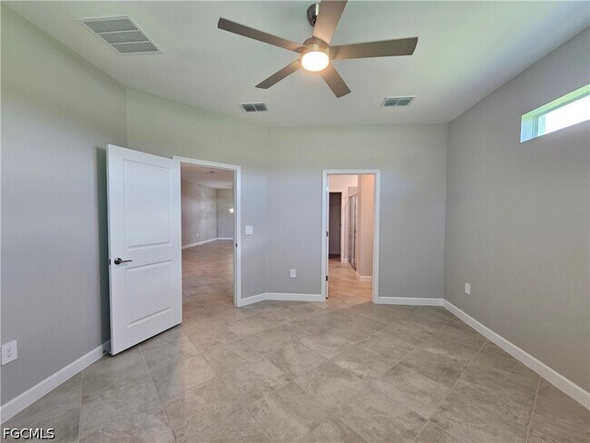Building Photo - 20501 Hazelnut Ct S