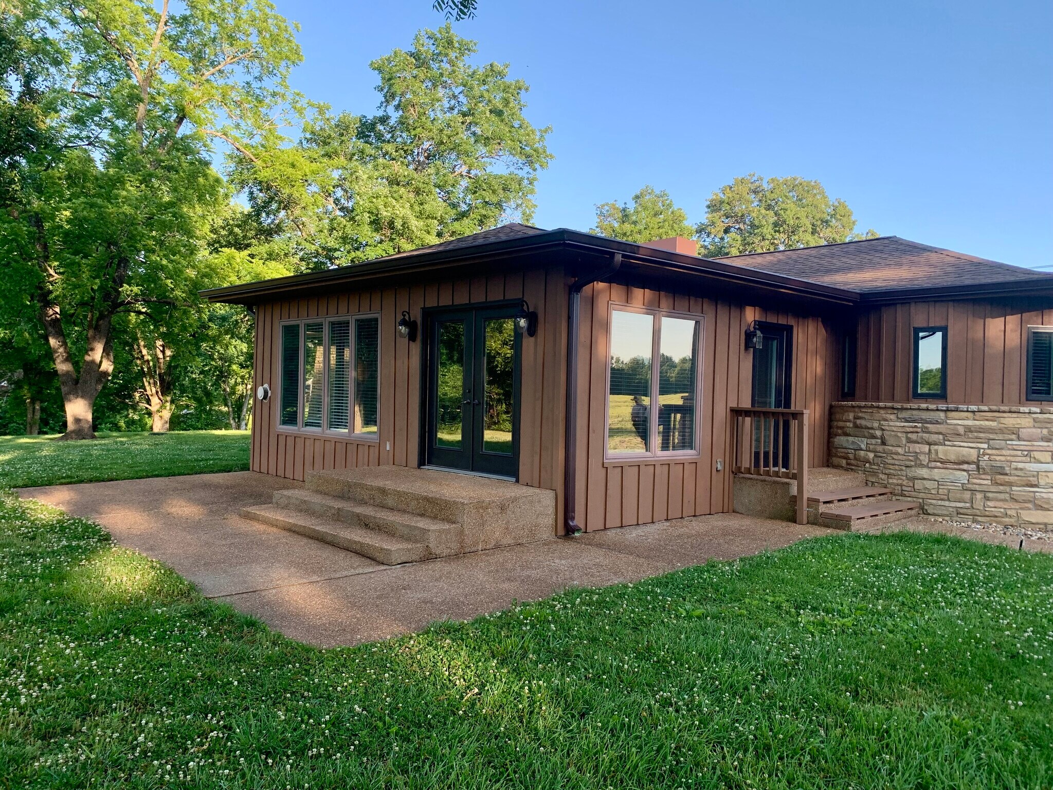 Building Photo - 1128 Clayton Dr