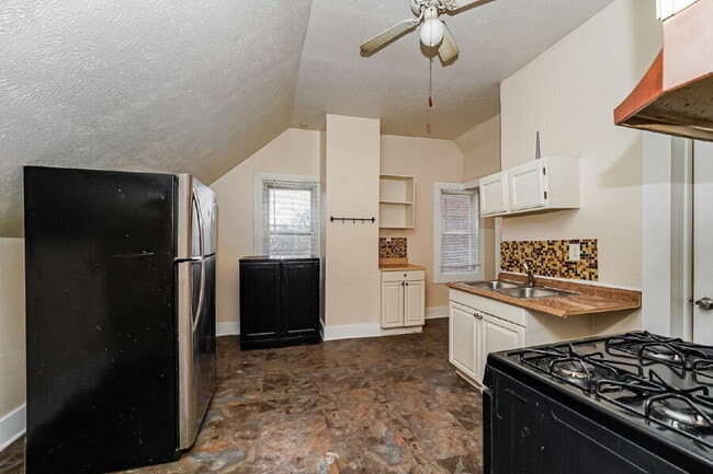 Building Photo - 6010 Wakefield Ave