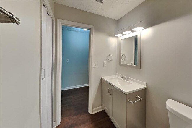 Building Photo - 2242 Josephine Ct
