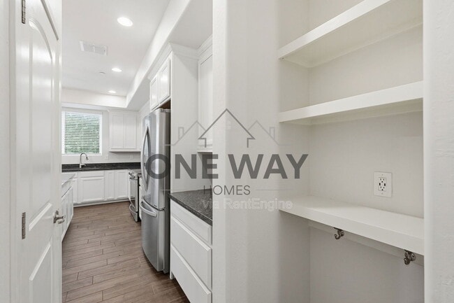 Building Photo - 1250 Abbey Ln