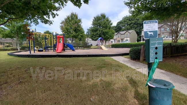 Building Photo - 1055 Bayrose Cir