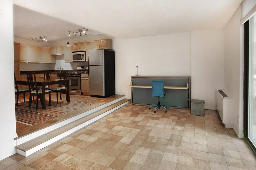 Building Photo - 2201 L St NW