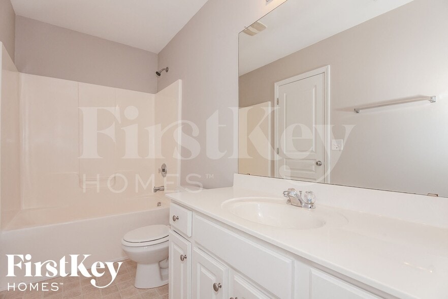 Building Photo - 9515 Long Hill Dr