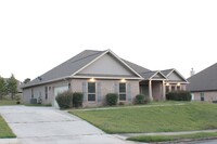 Building Photo - Lots of Neighborhood Amenities