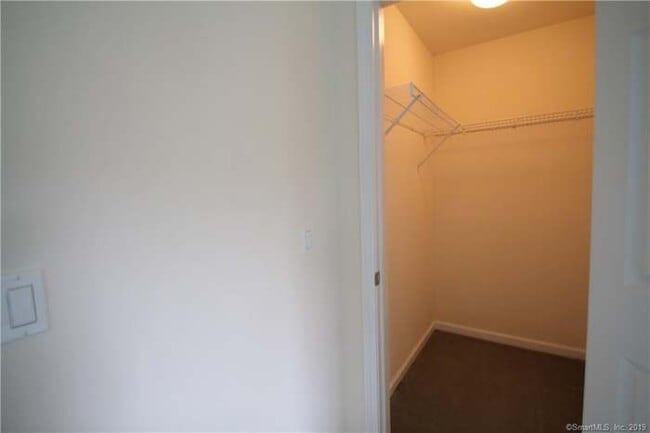 Building Photo - 49 Woodcrest Ln
