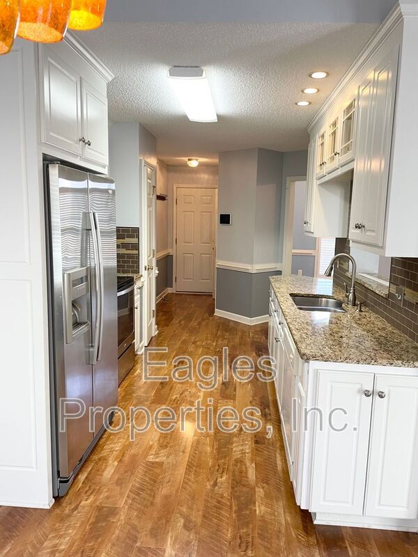 Building Photo - 202 Adler Ln