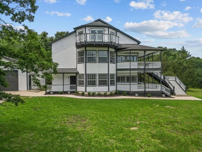 Building Photo - 401 Paradise Dr