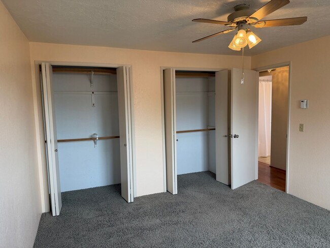Building Photo - Updated two-bedroom one bathroom duplex in Thurston!