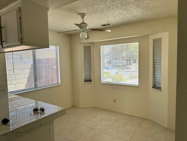Building Photo - Charming 3-Bedroom in Spring Valley Lake