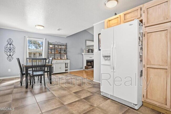 Building Photo - 313 Seal Ave