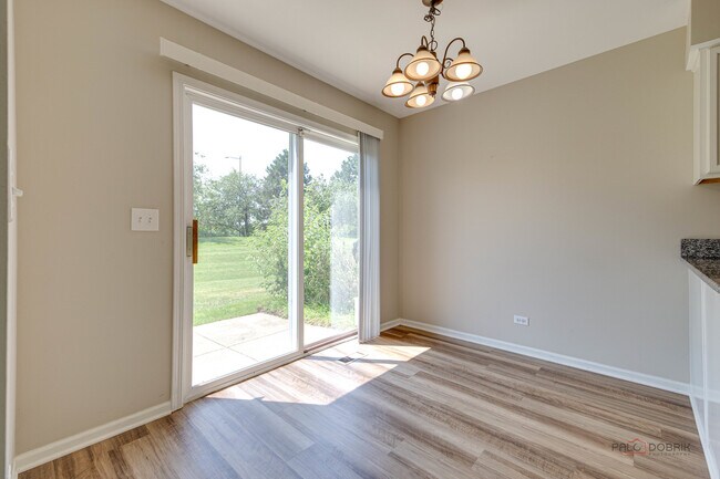 Building Photo - 2487 Dickens Dr