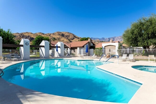 Building Photo - 2477 E Miramonte Cir